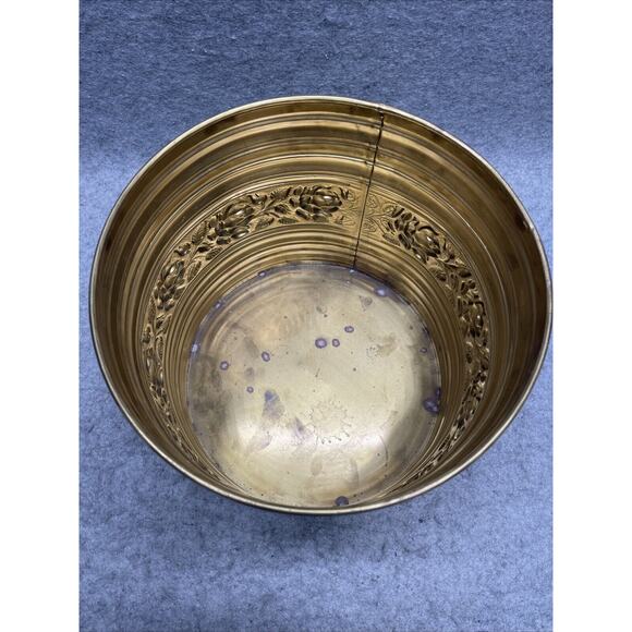 VTG Lord & Taylor Brass Round Planter England Embossed Roses Ribbed 9” X 10” - Picture 5 of 7